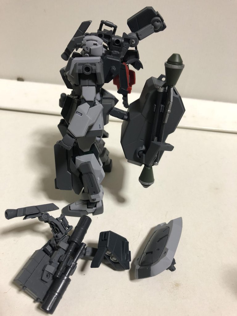 実はコンテナは腰に接続されてたりする。