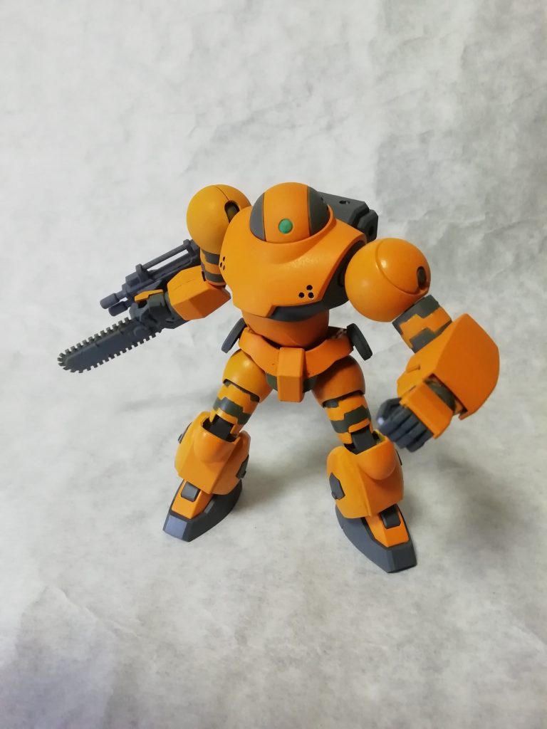 左腕も普通の前腕パーツに戻せます。この方が使いやすそうです。