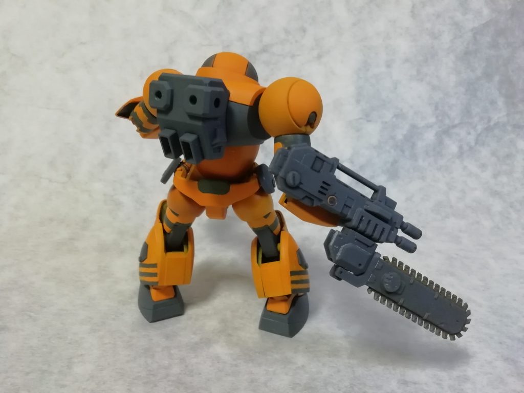 背中です。虎柄模様ももう何個もやっているのに相変わらずマスキングで失敗です。
失敗しないと真面目に作れない性格なので、こればかりは仕方ないです。