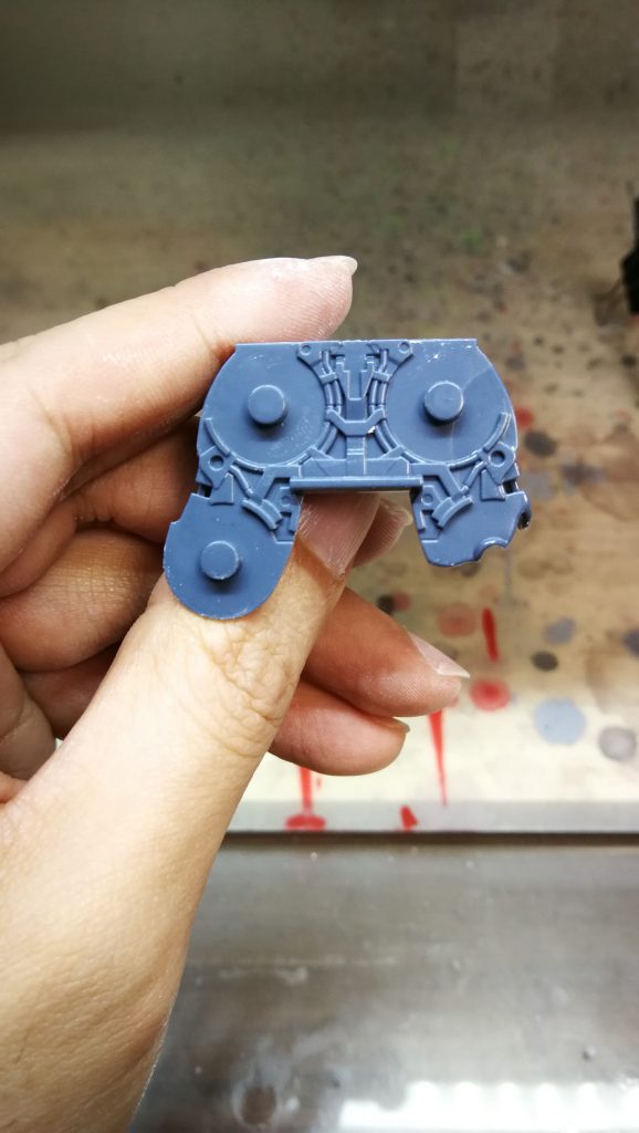 成形不良に当たりました。
完成後見えないからいいけどガッツリ部品がありません。