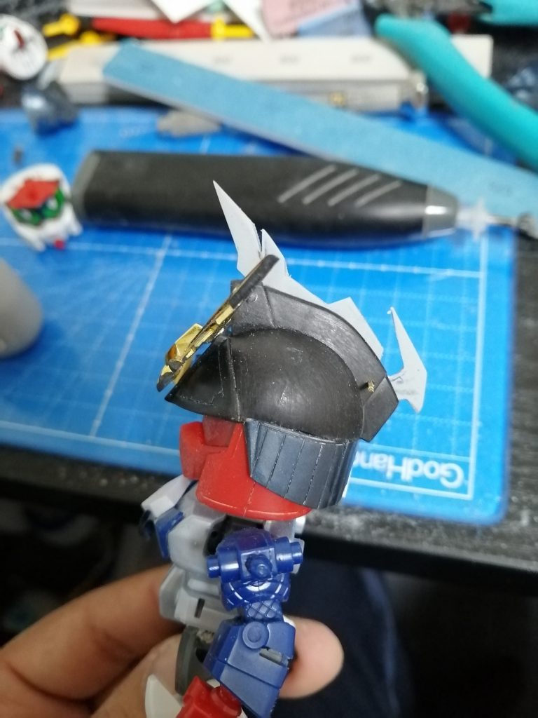 兜は真悪参の兜を流用。頭の鳥はキットのものが合わなくなってしまったのでプラ板切り出しです。