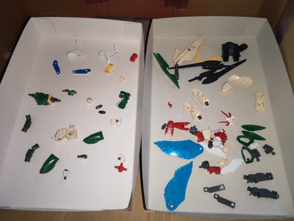 塗装前各パーツ
インパルスの肩関節の埋め込み
腕のカバーと爪の自作
踵の羽など今までしたことが無い作業に挑戦してみました。