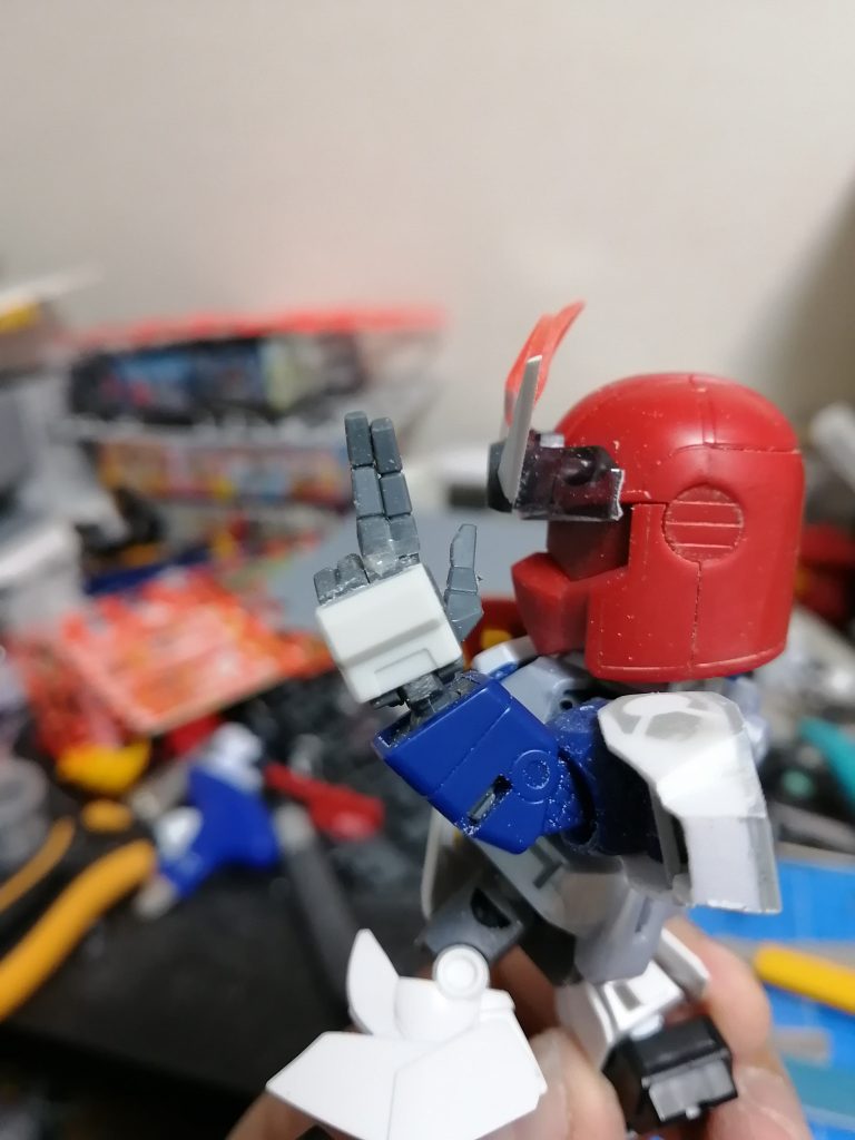 忍ハンド。ビルドハンド角を切った貼ったで作成。
肩も上下1mm延長して多少大型化してます。