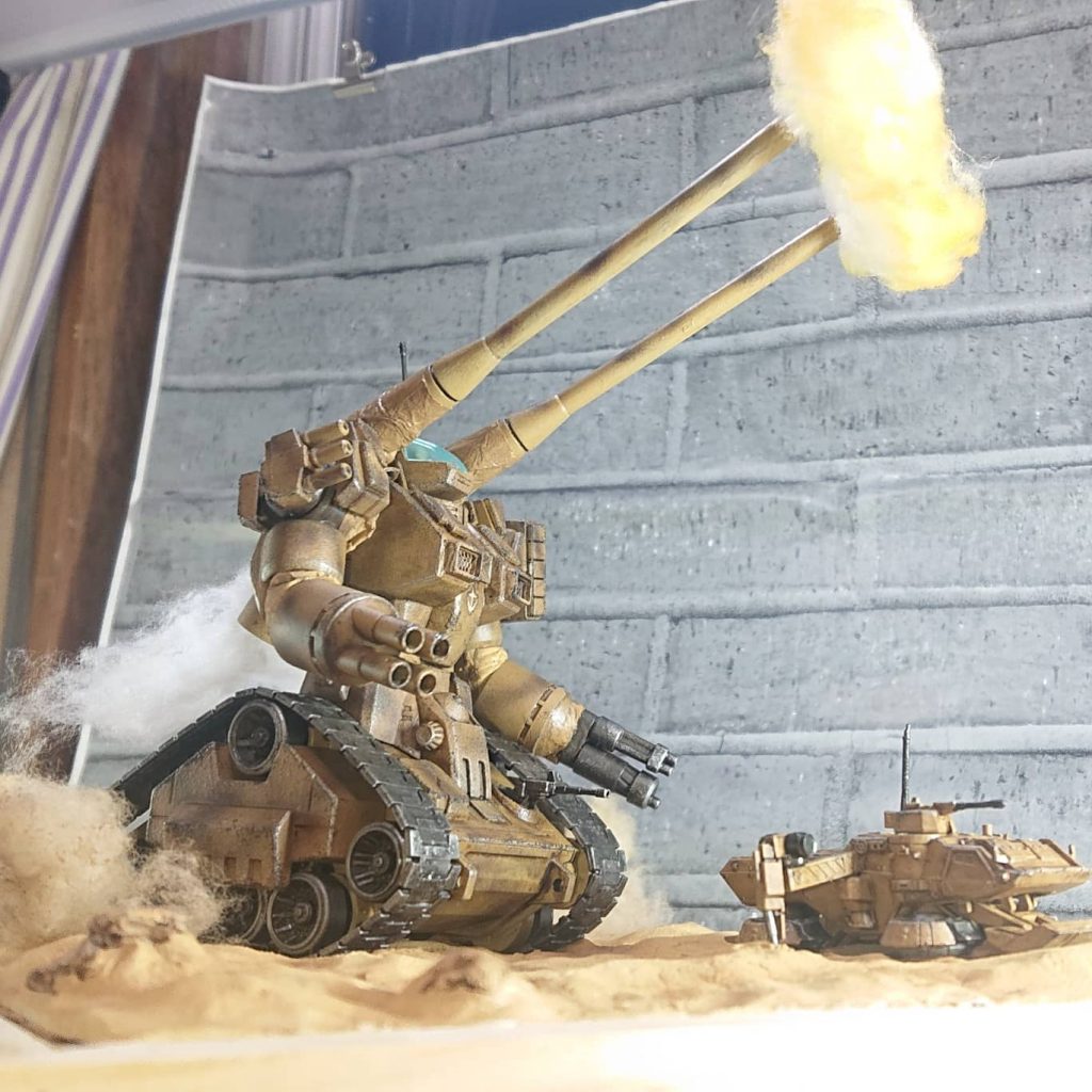 下半身にはロトのマシンキャノンを使い対歩兵用の機銃にしています。反対側はビルダーズパーツで装甲マシマシ。
