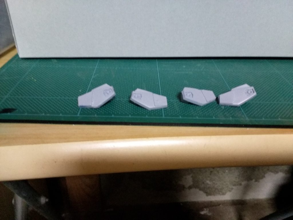 そして塗装前にサフを吹き下地にしました
初めての試みですが思いの他上手くいきました