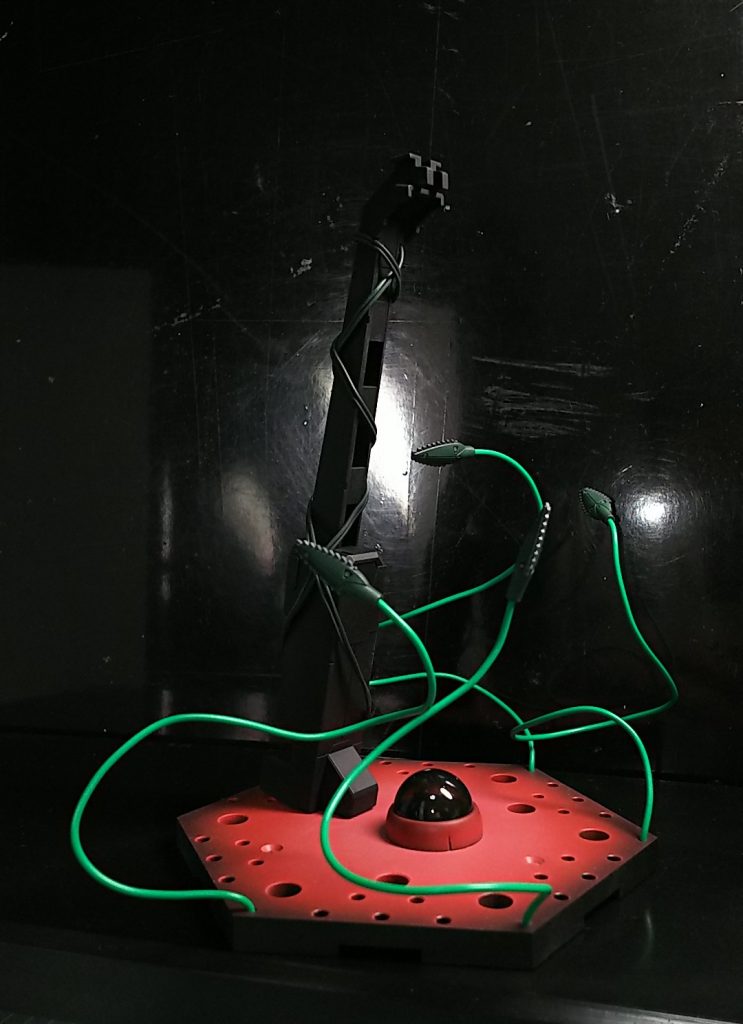 台座なんてただの飾りです。
作ったものの取り付けもしていません…。