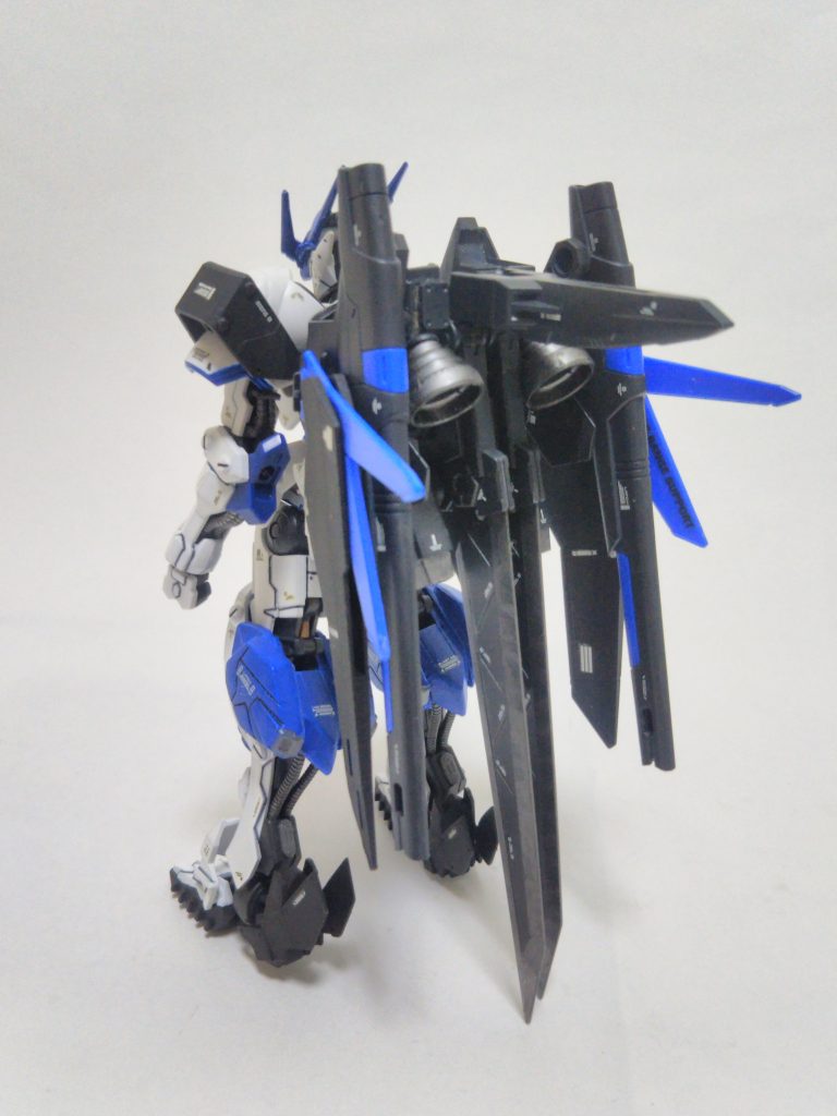 フライトユニットを装備する事により飛行可能