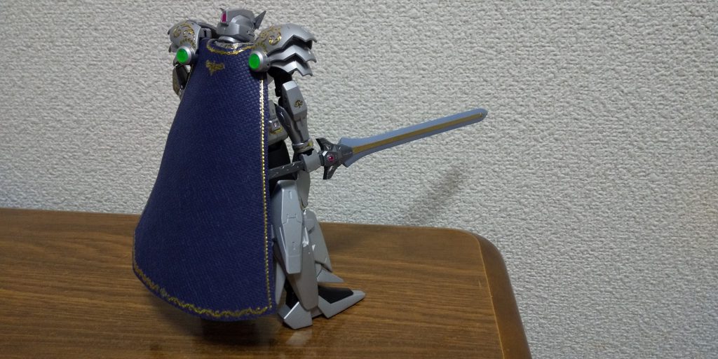 戦闘を考慮しない為、スラスターのある肩アーマーやバックパックもオミット。