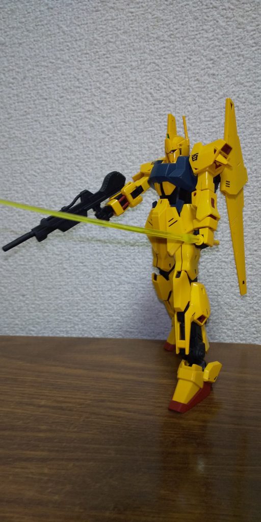 関節は結構動くのに、干渉する部分も多くてしんどいってのが、旧キットの印象で…。
パッケージもこれくらいが限界だった記憶。