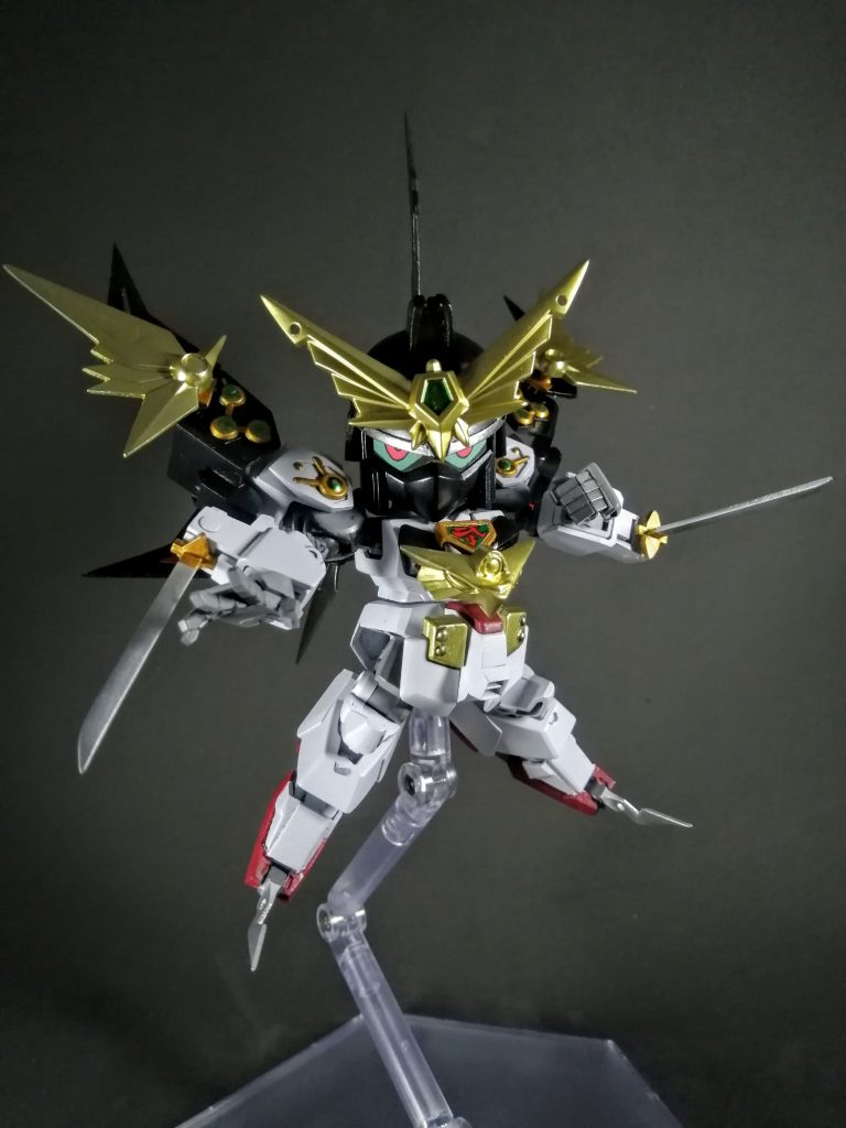 パケ絵ポーズ。手はまんまビルドハンド。