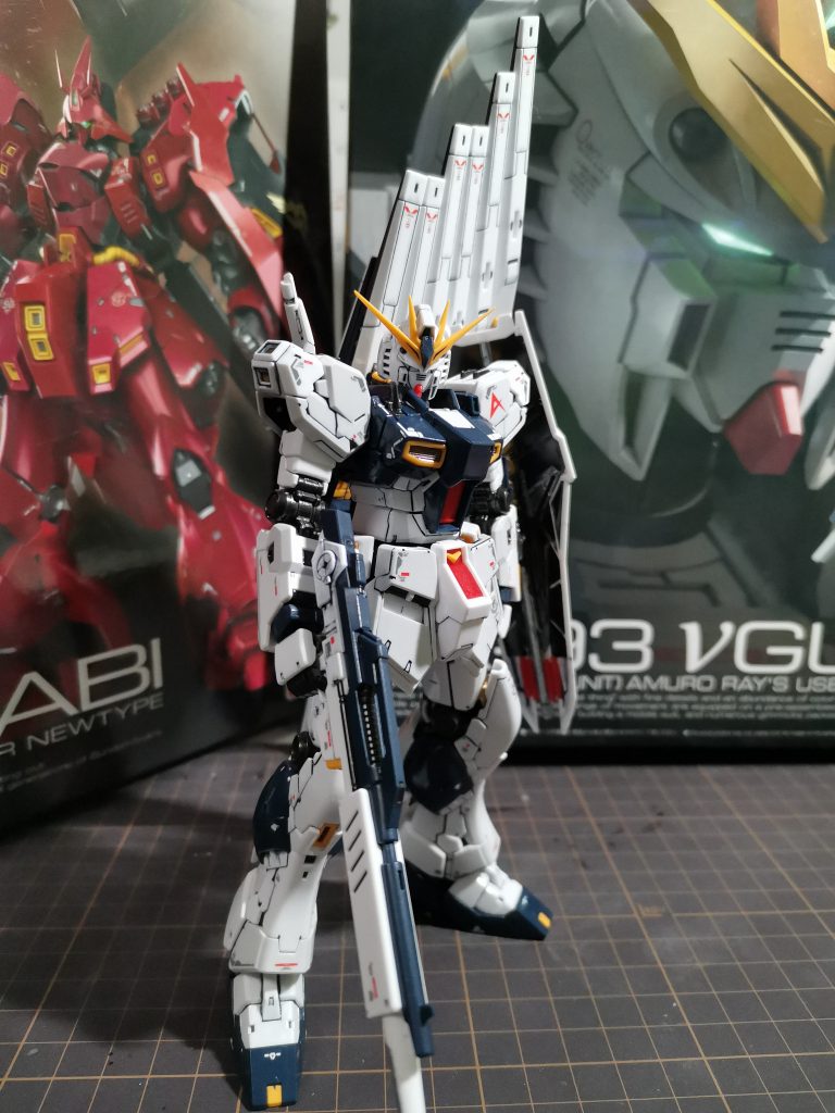 トップコートは光沢クリア