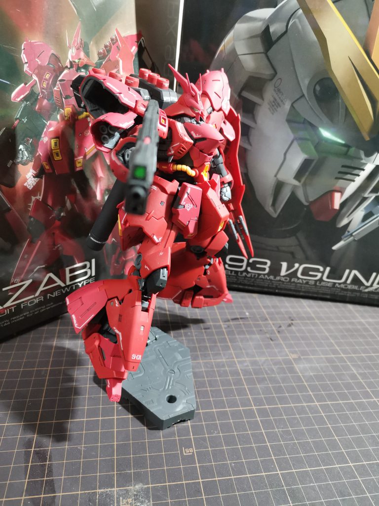 リアリスティックデカールを貼って艶消しトップコートを吹いただけでもこんなにかっこよく仕上がりました‼️