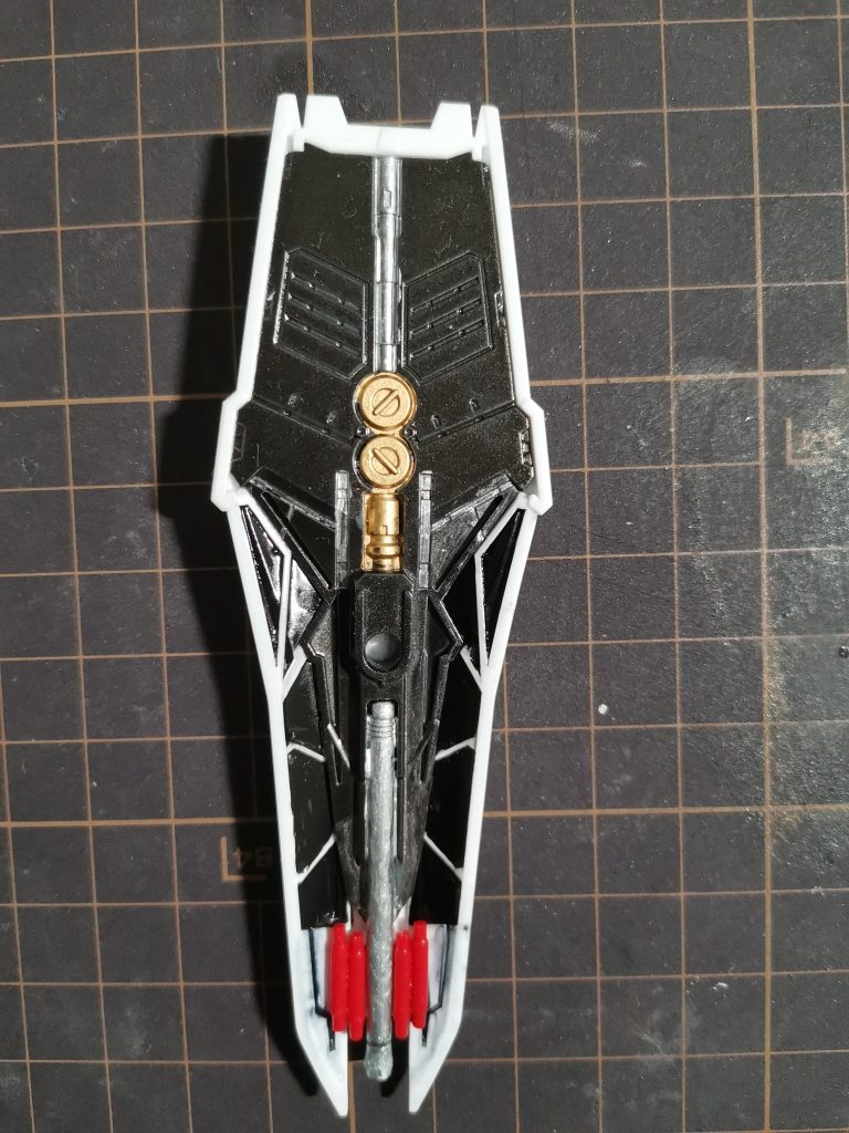 シールド裏は塗り分け。