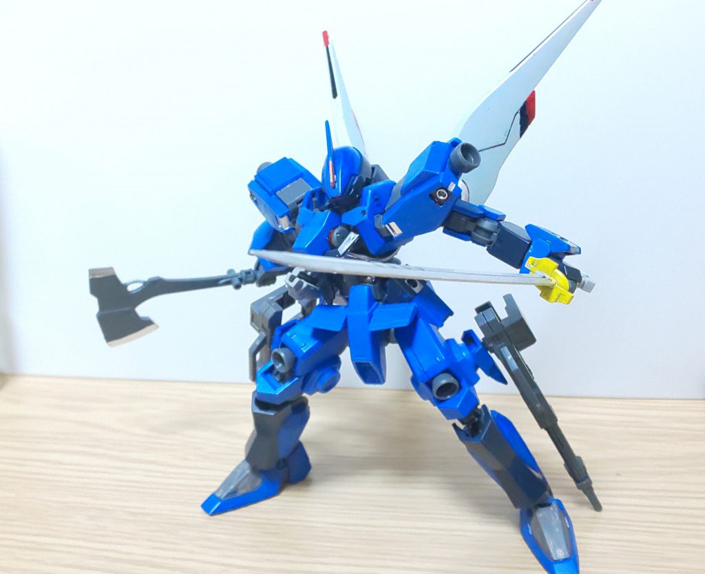 バトルアックスと太刀の二刀流


装甲の隙間を狙いフレームを断ち切る切れ味の太刀

装甲の上から叩き切る威力のバトルアックスは、単純なダメージの他に相手身体を引っ掛けたり姿勢を崩させたりと、多彩な使い方が可能