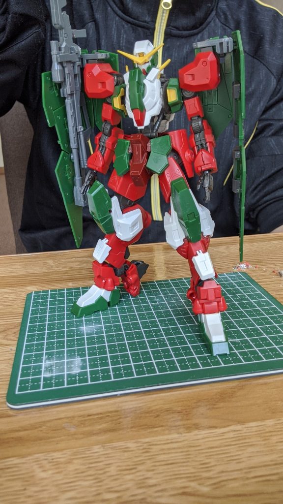 これがサフを吹き付ける前です。
ん〜。かっこいい笑
足首はご覧の通り、アスタロトオリジンのものを前後逆にしてデュナメスの足を取り付け。
ケルデュム感を少し出してみました。

手首は、Gフレームの平手が余ってたので採用してます。