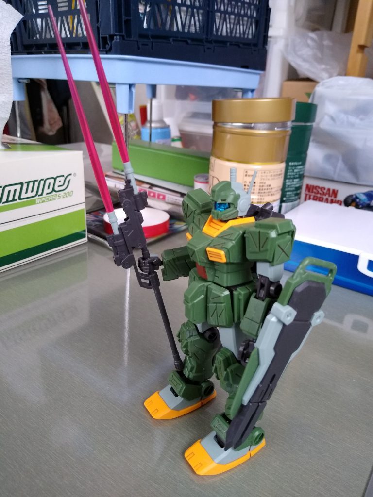 ジム系の中でもマッチョマンです。
カラーリングからも近接格闘戦向けで装備もツイン・ビーム・スピアとヤル気が感じられます。