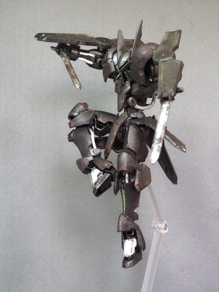 中国拳法のようなポーズもできます。