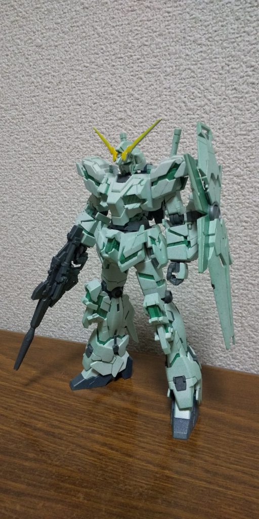 基本そのままで、サイコフレームを緑系の色で塗りかさねています。