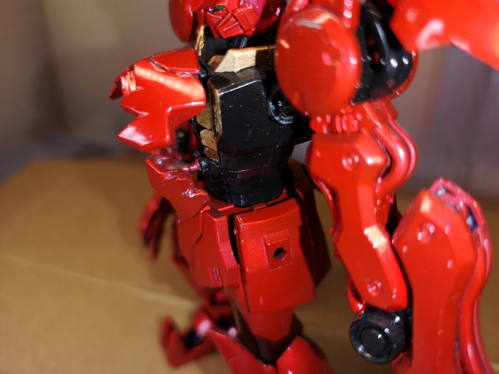 胸部アーマーも差し替えがいやだったので
ボールジョイントに変更