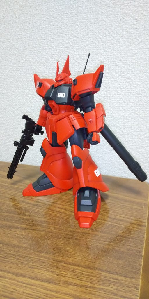 色合い的には昔のジョニー機はこれくらいだけど、あくまで最初は帰還イメージなので、今回は深紅で塗装してます。