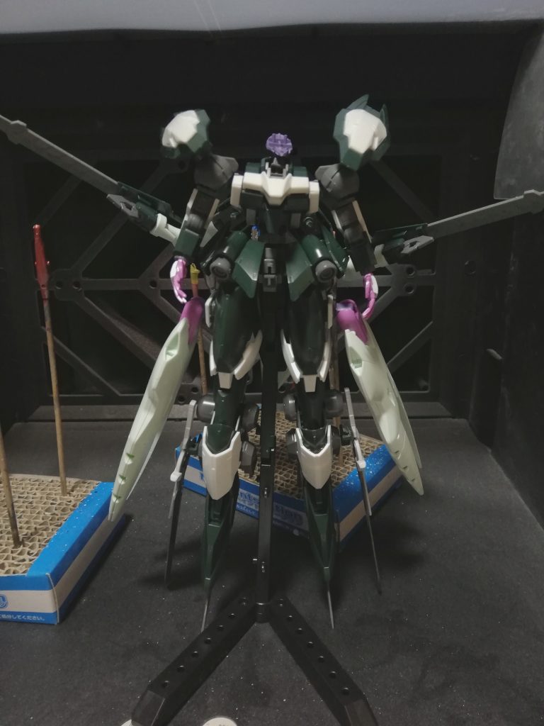 こちら塗装前の画像。この時点でスタンドに刺してもグラ付きが収まりませんでした(;つД｀)