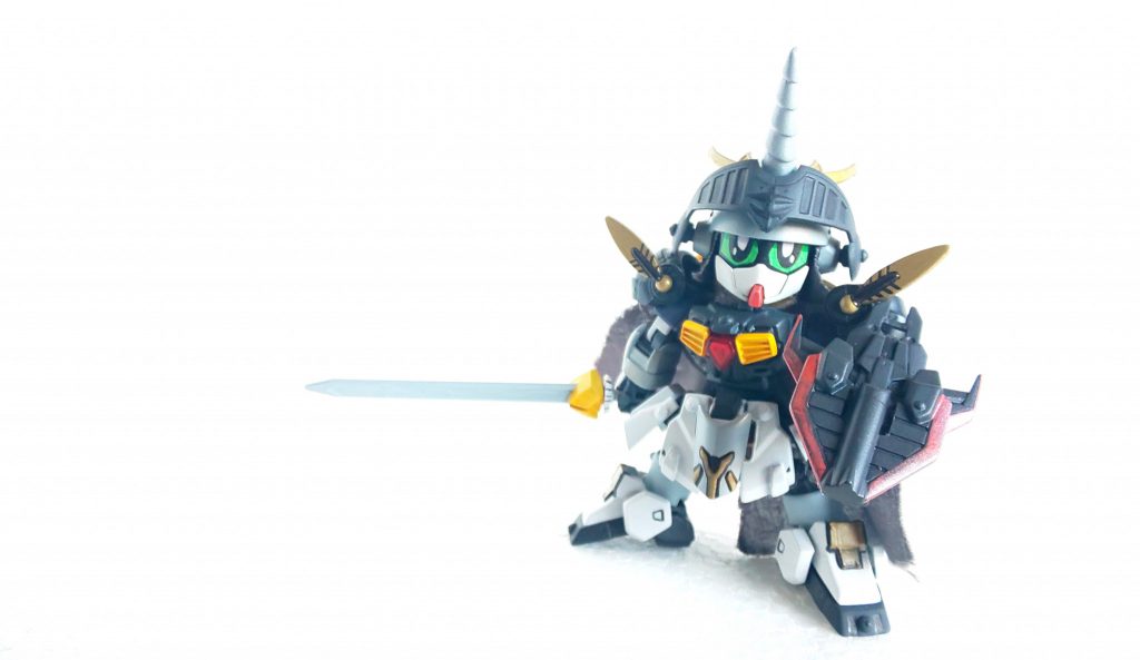 ◯顔ヴァルキランダーの塗装。おめめは以前と同じ制作方法(一番下に作り方あり)。◯胴体ベースは関羽ν。三国創傑伝は胴体が小さく引き締まったプロポーションですが、LEGENDBB基準で見ると小さく、女性の様に見えなくもないと思い採用しました。腰アーマーを大きく作る事でスカートに見せつつ、女性らしい体型にも見える事を意識しました。 