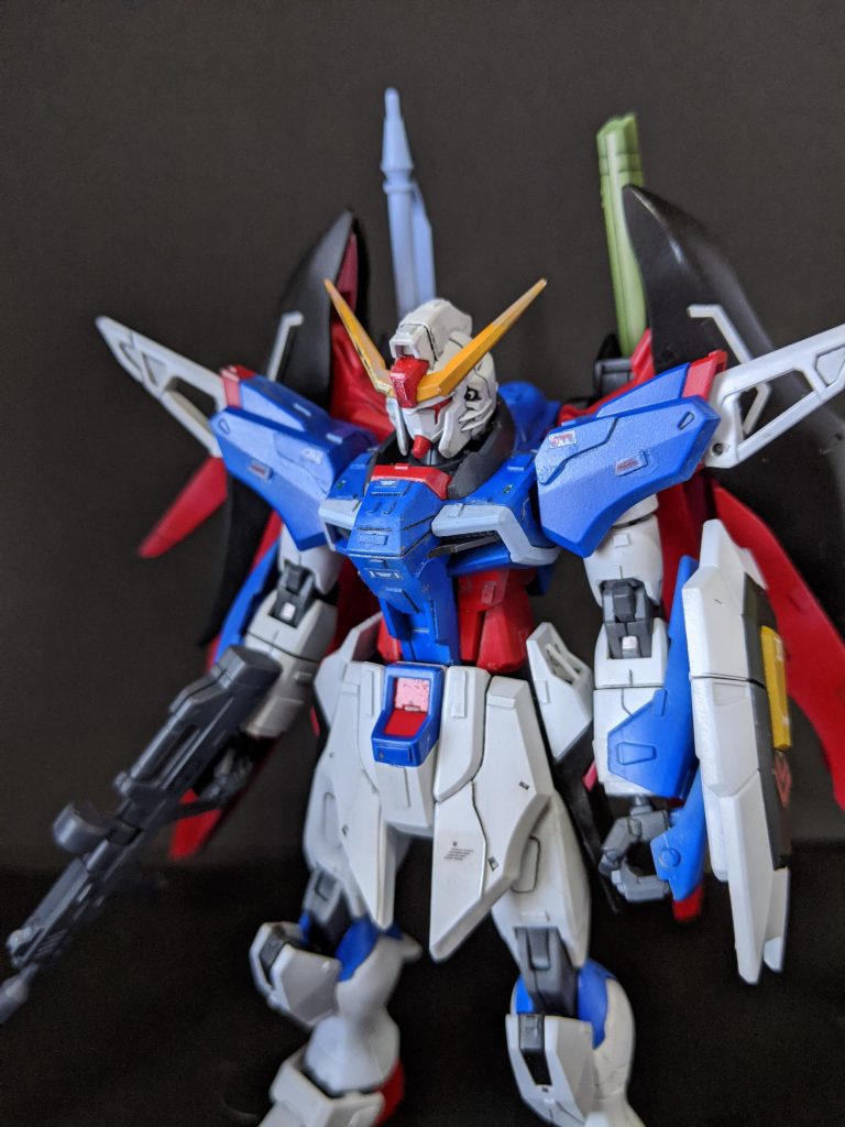 今回のディスティニーは簡単なプラ板貼り付けと簡単なスジボリを少した程度の工作→全塗装→デカール 墨入れ→トップコートで3日くらいでちょちょいと作りました。