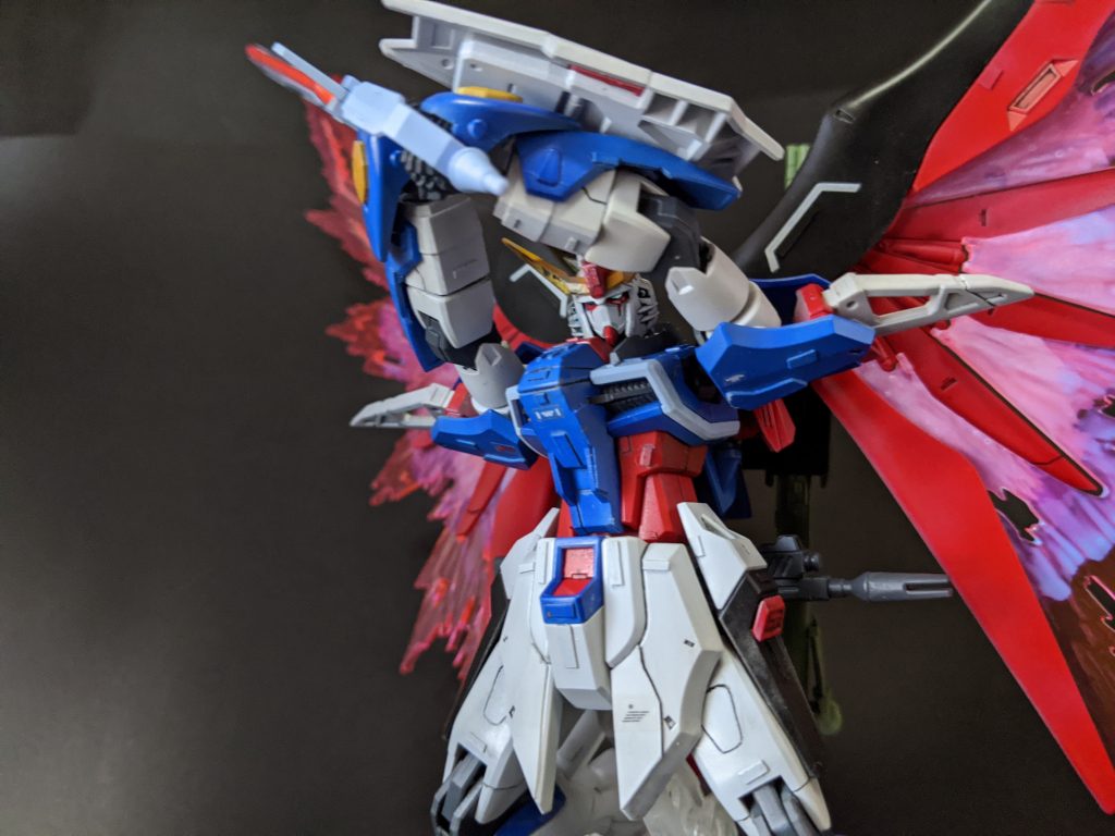 振り下ろす時見える目
これにはデストロイも真っ二つ