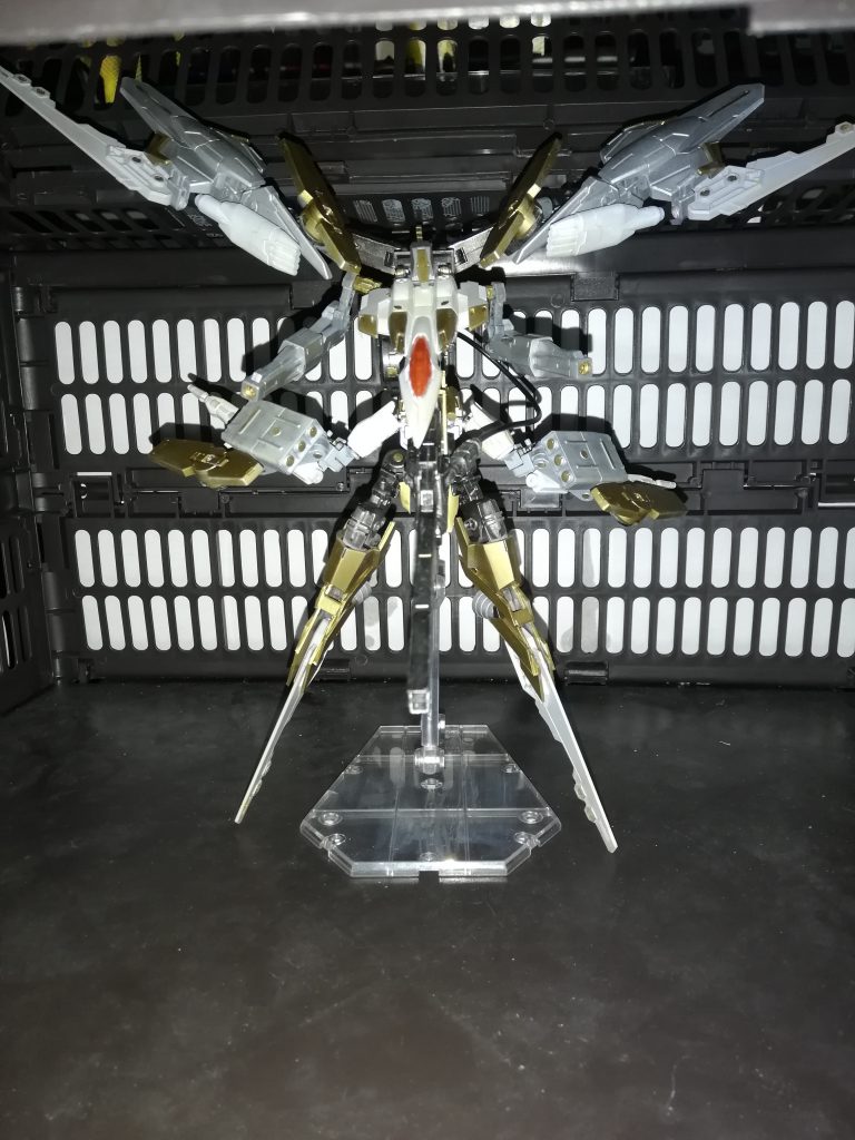 ガンダムマーカーオンリーでの塗装だったのでめちゃ大変でしたw
ちなみにヴァルキュリアフレームでオルトリンデと名付けるモデラーさんが沢山ありましたが北欧神話ではオルトリンデはワルキューレの姉にあたるそうで、数は数百から数千いたそうな┏(^0^)┛
妹量産されすぎですねwww