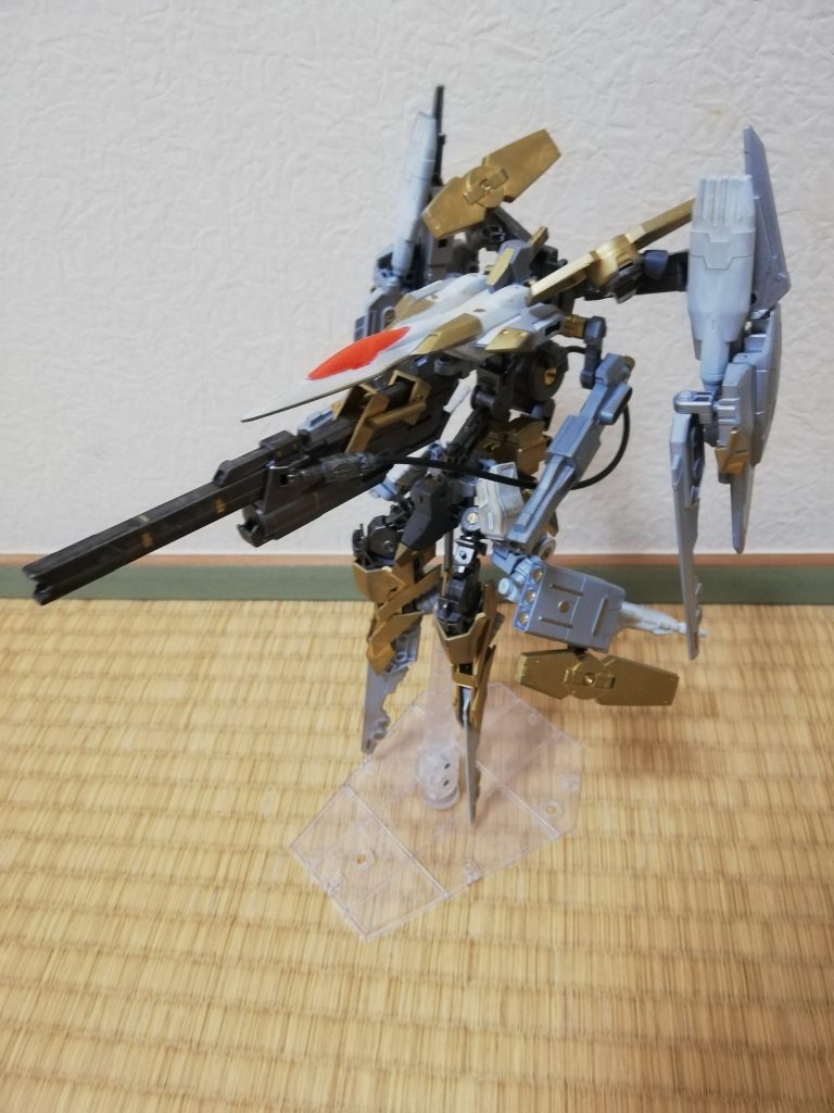 主翼を折りたたんだ状態。整備ドックでは主にこの状態である。