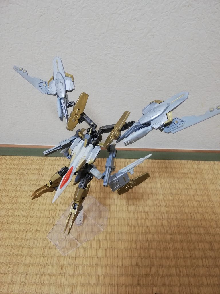 スタビライザーを外し、レッグクローを使用可能にした状態。
スタビライザー自体は3mmポリキャップで接続しているので取り外しが容易に出来ます。