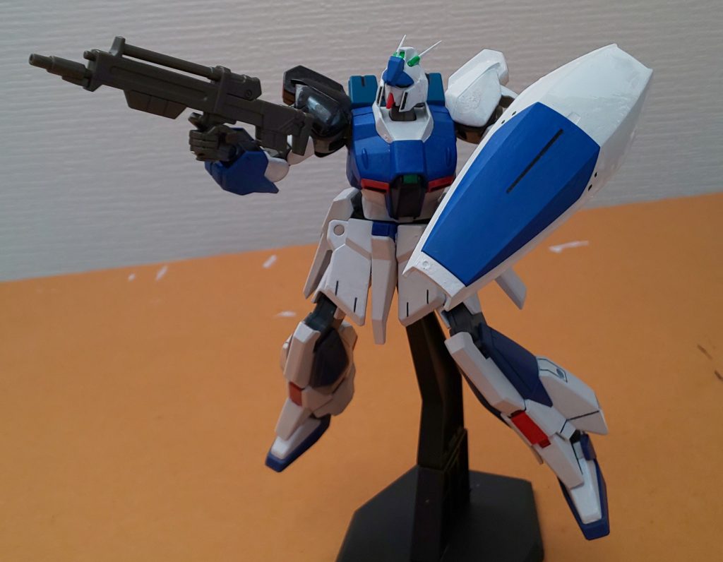 ここからは武器を。ビームライフルとシールド。塗装したぐらいで特に手は加えてません。