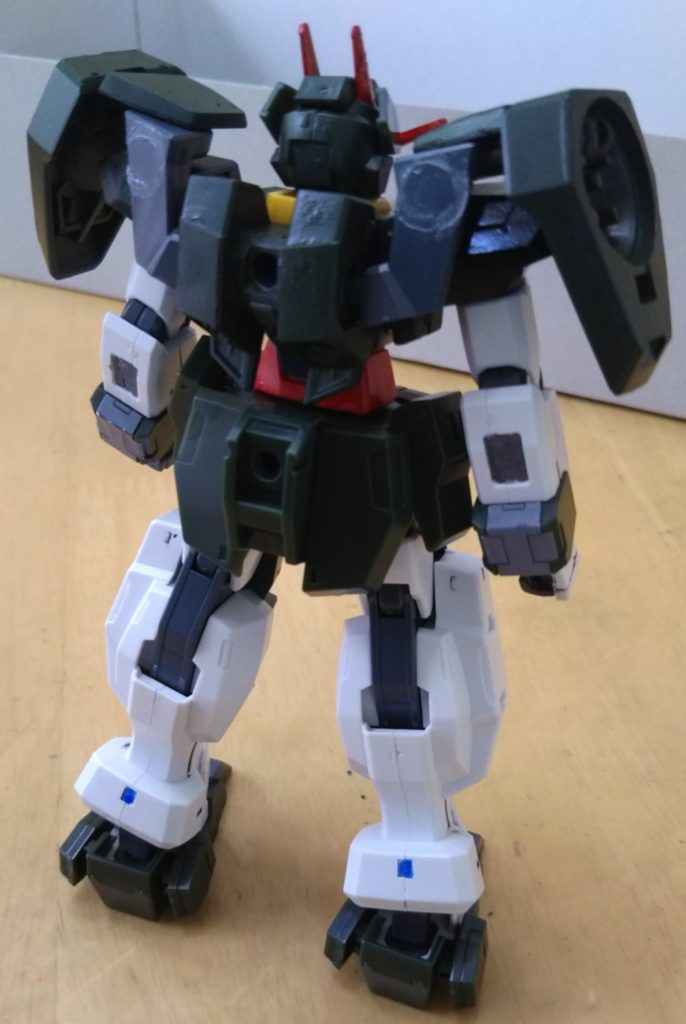 本体の塗装をし終わった頃。脚の青い部分はセンサーです。上腕はケルディム、前腕はサバーニャを使用しました。