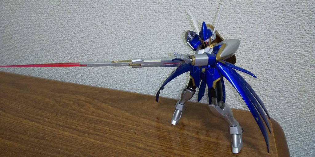 ロングビームランス
長大なリーチの、突くことに特化した近接武器。
ビームサーベルに接続することで、内部のコンデンサがビームを増幅する。