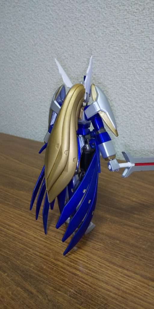 背面。
増設された冷却フィンにより、常に最大稼働で動けるが、その分持久力が低下。