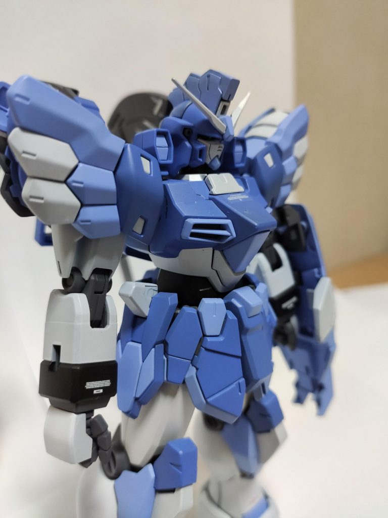 アンテナが折れてるのを隠していくぅ!