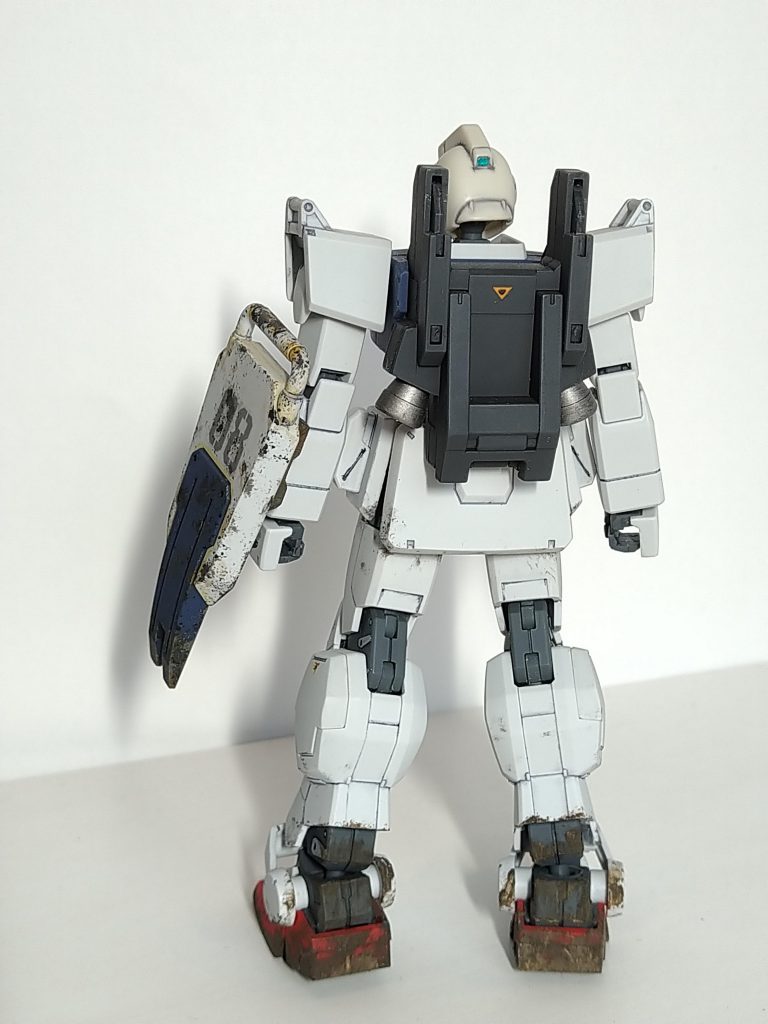 後　シールドは使い込んで汚れてます。