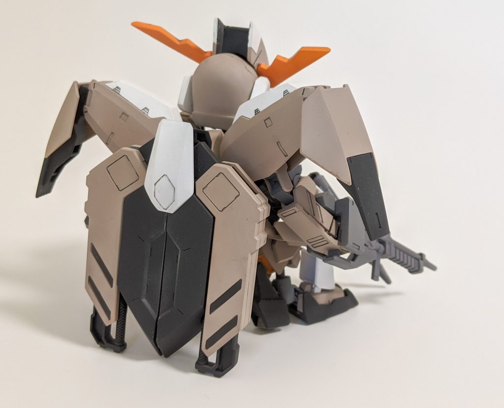 ハサミはスタンド用にそのままつけています。
後ろに倒れないのは素敵。