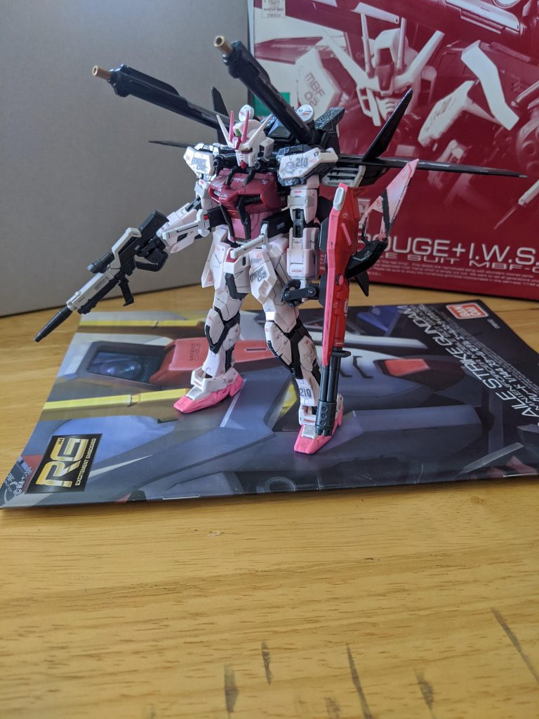 Ｉ.Ｗ.Ｓ.Ｐはグレー一色からつや消し黒色に塗装しレールガンの先端に5ミリパイプを接着。さらにビルダーズパーツを追加してます。