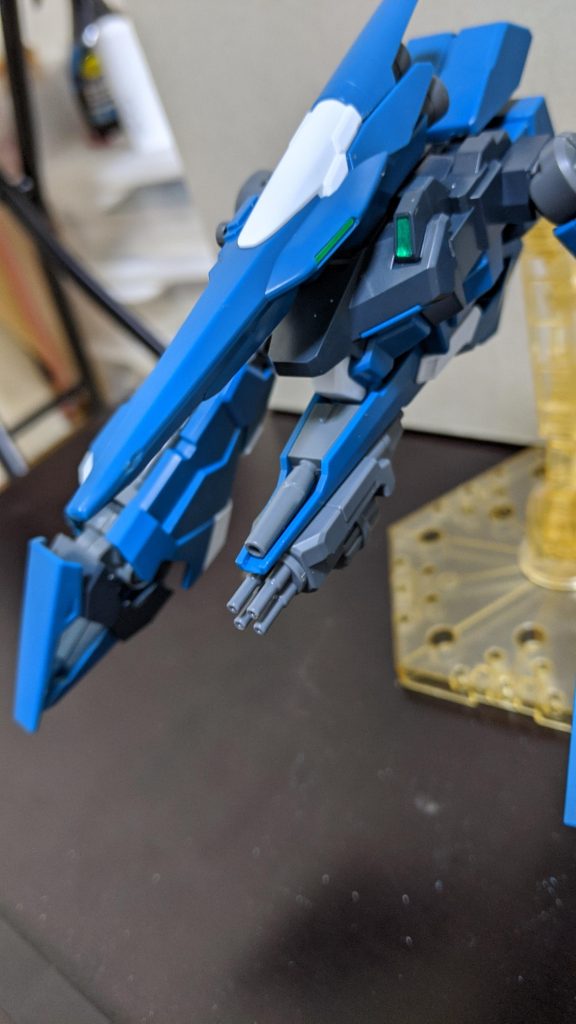 ビームキャノン&バルカン
角度調整ができず前方にしか撃てない。