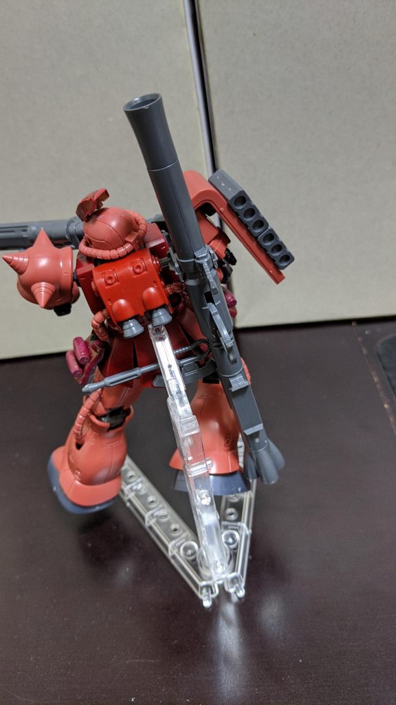 対艦ライフル以外には腰部ハンドグレネードとバズーカ、ヒートホークを使用。