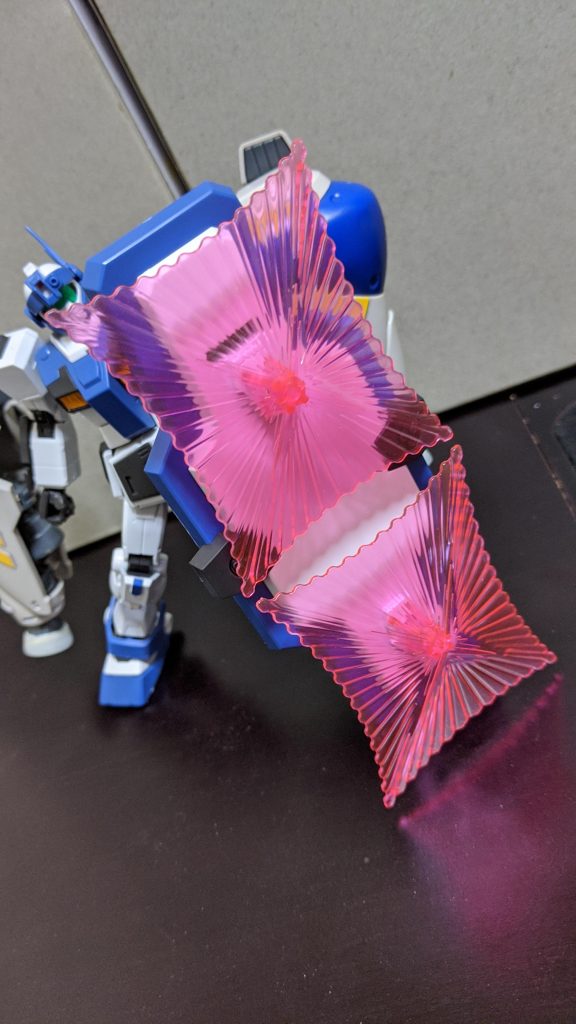 ダブルビームシールド
シールドのほぼ全面をカバー。ビームシールドを貫通されてもシールドで食い止める。