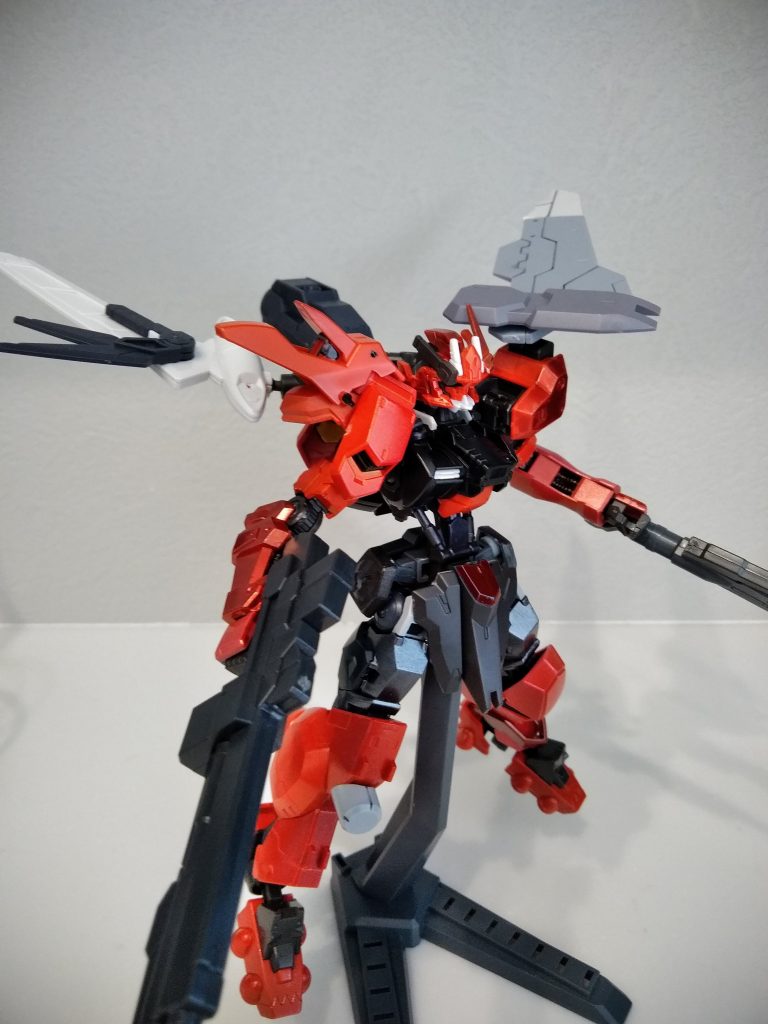 左右非対称ウイング展開！
左ウイングはシールド機能も残している。
zgmfx13aさんのアスタロト作品のウイング延長を参考にさせていただきました！
右肩アスタロトのパーツはハメ込みです。