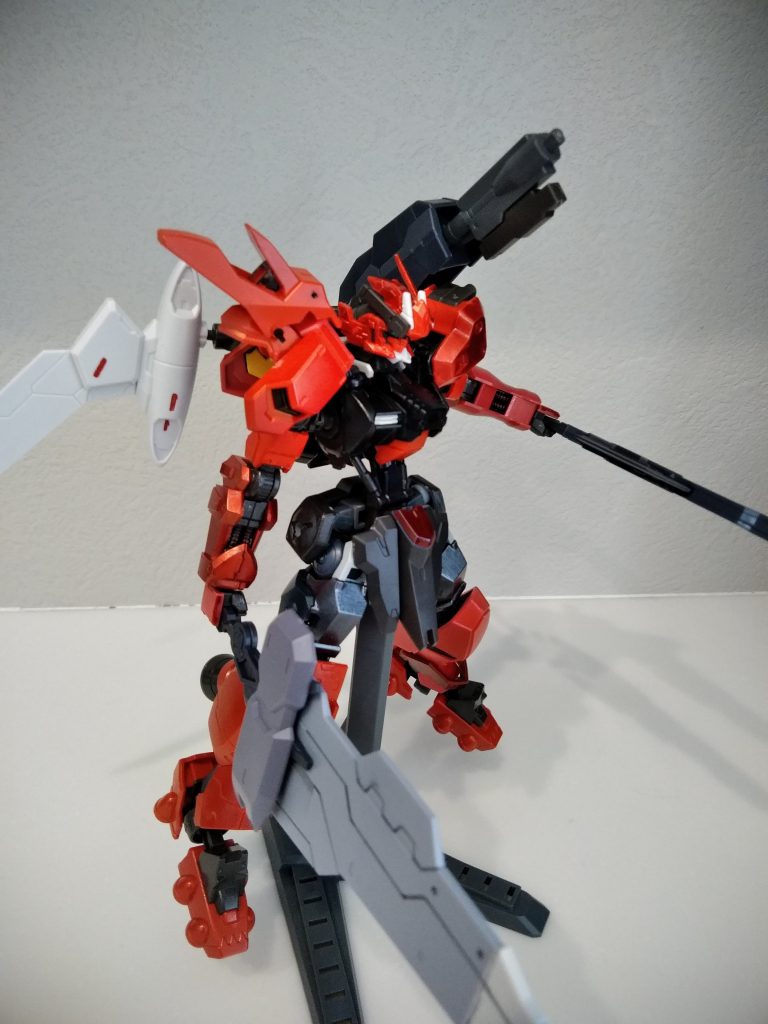 腕部ビームガンをブースターに接続し出力最大！