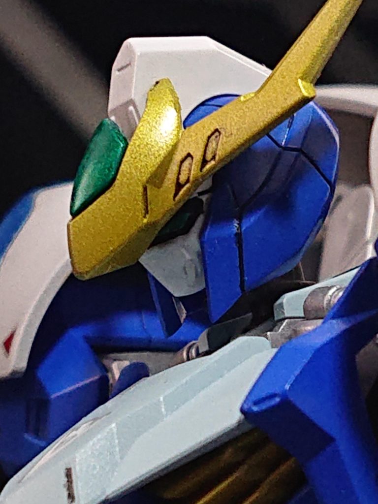 顔はバエルをベースにしてルプスのアンテナを付けてます。小顔にしたかったのでバエルの顎のパーツはあえてつけませんでした。