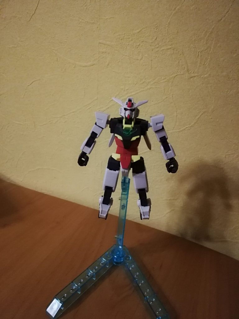 コアガンダム(　・ω・)最近のガンプラはスゲーなと普通にびっくり...
細かいパーツ構成による色分けで素組でもカッコいいですね( ｡ﾟДﾟ｡)
娘もこれを見て「ちっちゃいねぇー!!おててついてるぅ！あんよ、くつはいてるねぇ～」と大喜び(笑)