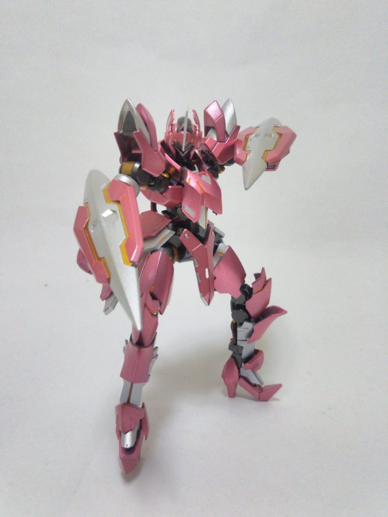 *ヴァルキュリアシールド*
シュヴェルトライテ用に開発されたシールド
シールドの尖端で相手を突く事も可能