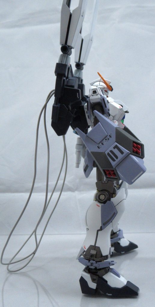 シールドはモールドを追加し、ジェガン系のシールドを少し意識してミサイルポッド周辺をグレーで塗り分けてみました。