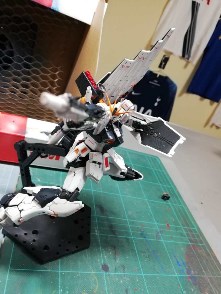 メイン画像に使ったやつですSEED撃ちの正面から見たポーズ。ガンダムならどんな機体でもこれやればかっこいい。(Gガン系を除く)