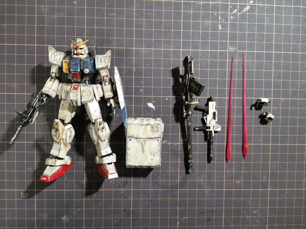 全武装を並べるとこんな感じ❗
ボディにも弾痕と傷をつけたので
より陸戦っぽく仕上がりました。